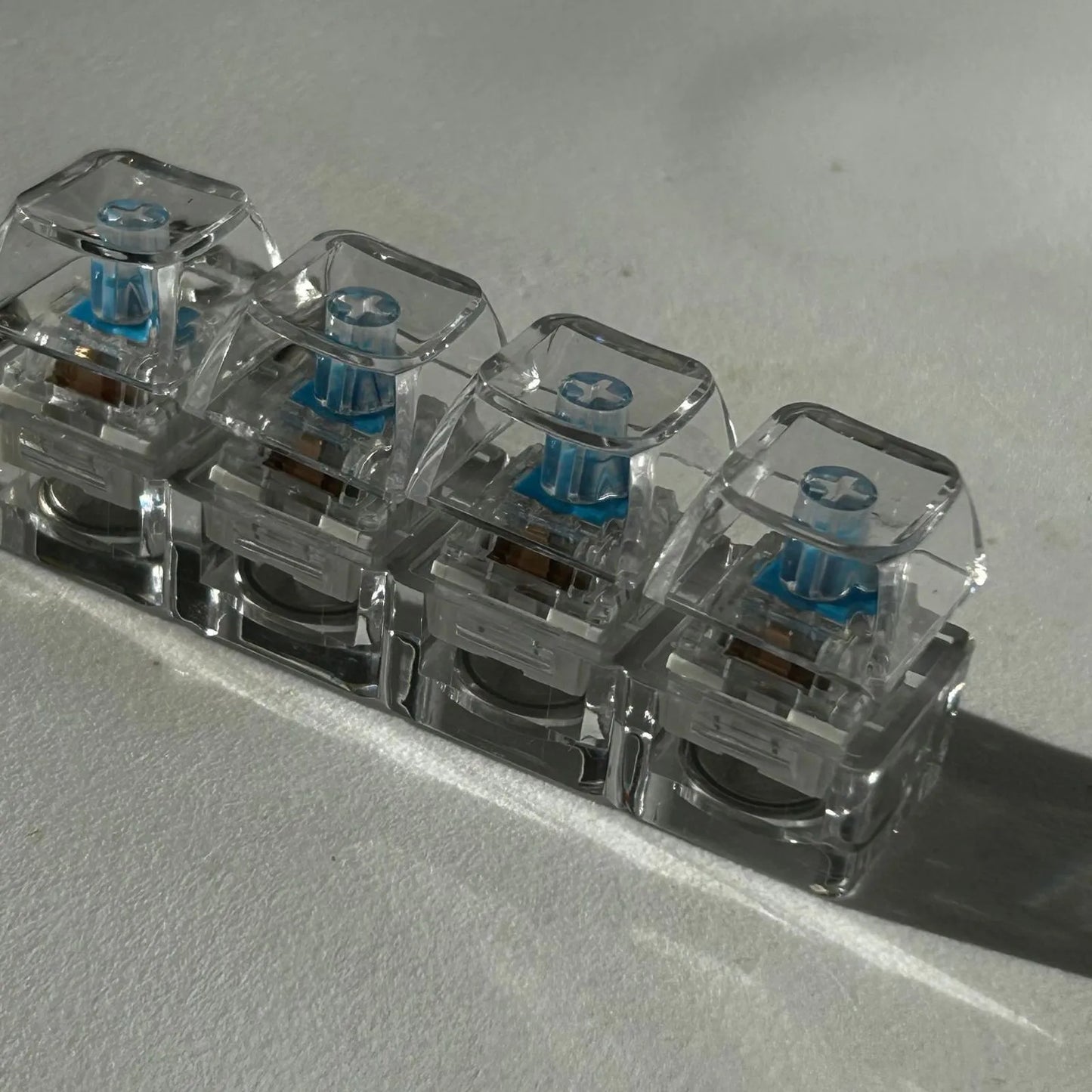 Keyboard Transparent Decompression Toys 4 Keys Keyboard Clicker Toy with LED Light Keyboard Fidget Toy School Bag Pendant